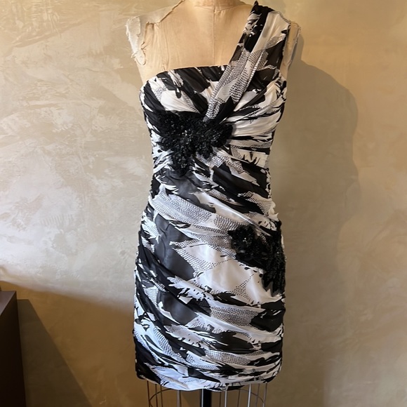 CARMEN MARK VALVO COCKTAIL DRESS - Picture 1 of 15